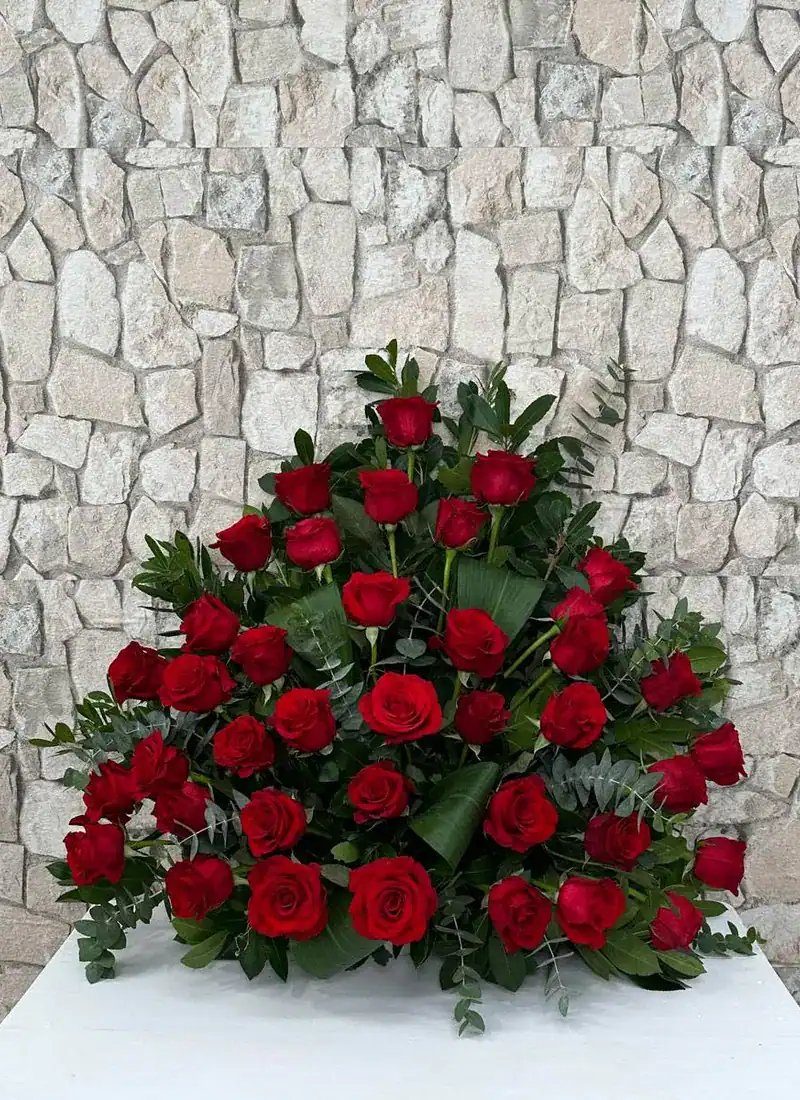 Centro de rosas rojas