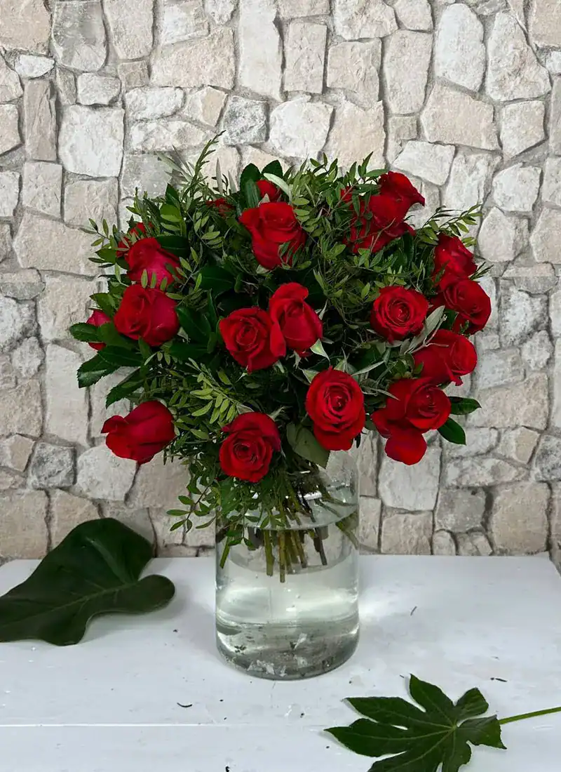 Ramo fúnebre de rosas rojas
